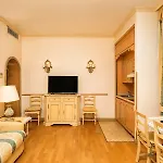 Laguna Hotel 4*