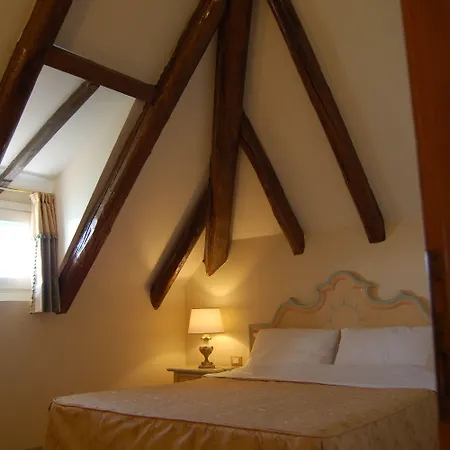 Laguna Hotel 4*