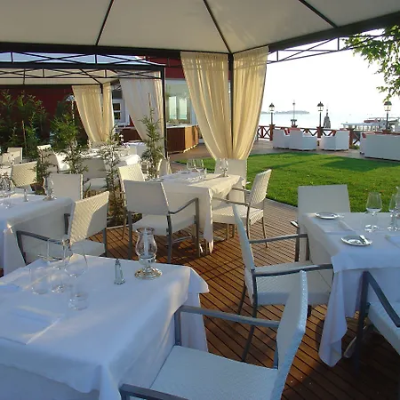 Laguna Hotel 4*