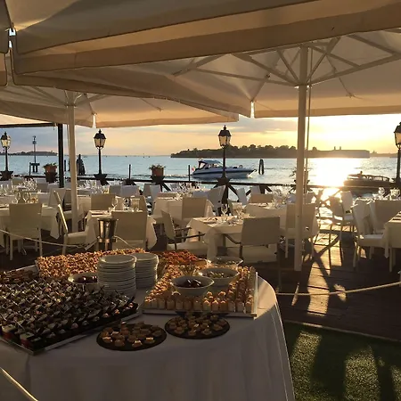 Laguna Hotel 4*